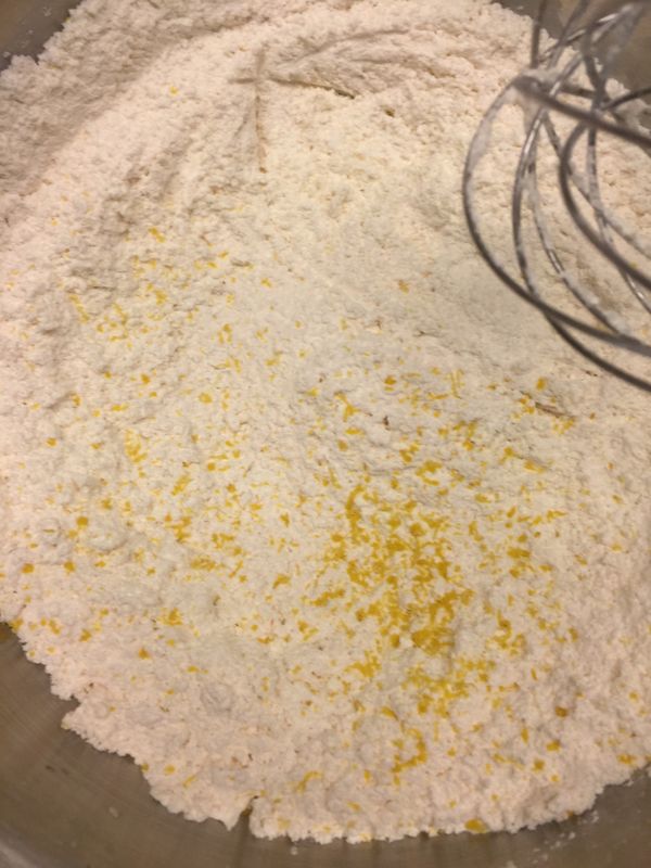 加入檸檬皮、香草粉拌勻