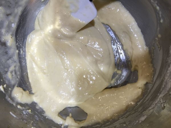 拌勻後可裝入量杯比較好倒