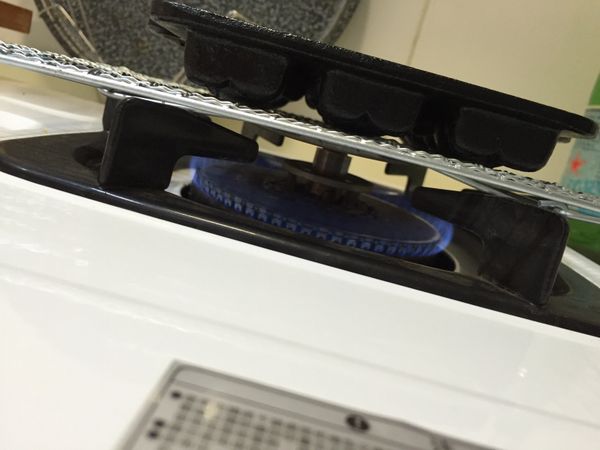 烤模開小火燒熱