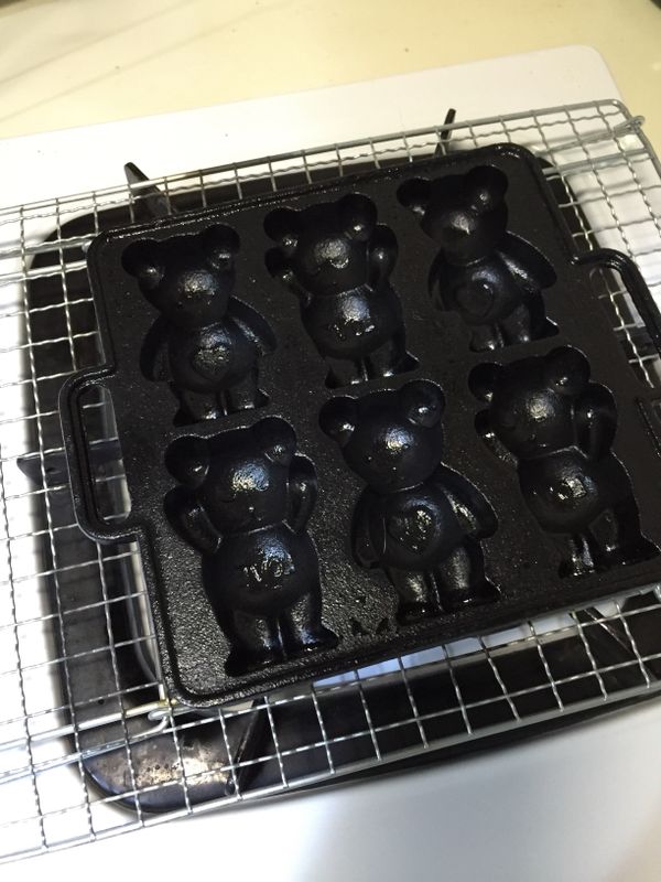 均勻抹一層油（我用普通炒菜油），油薄薄的就好