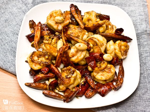 撒上熟花生就可以起鍋囉
