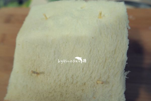 插上牙籤切成喜好的大小(食用時要小心)