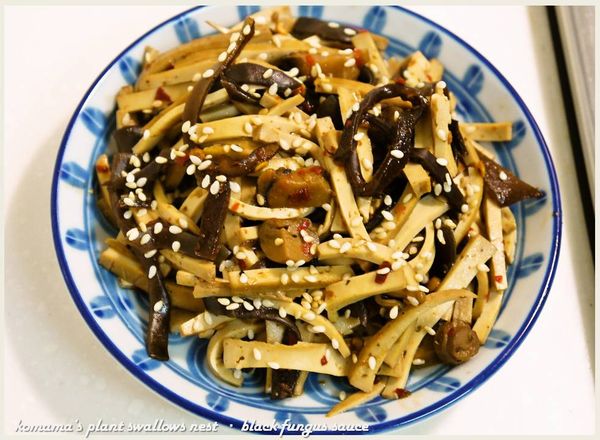 盛盤時，只要再灑上白芝麻來增色，美味度立刻提升！