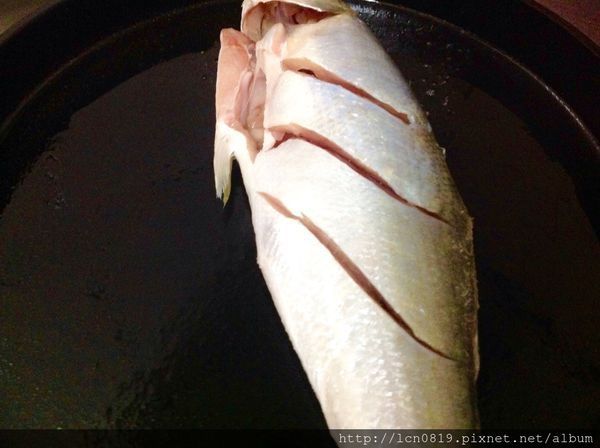 午仔魚劃刀煎赤赤