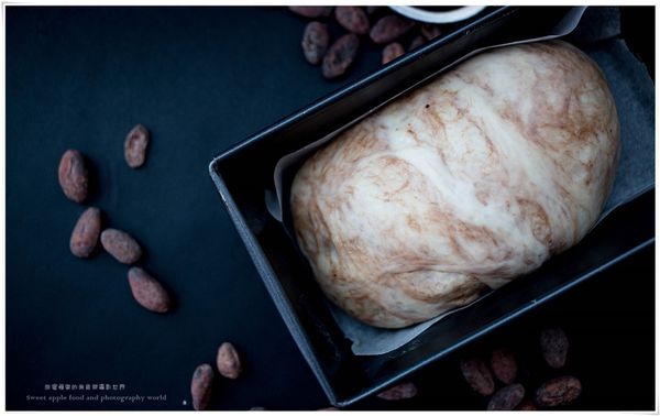 再放回密封箱內作第二次40分鐘最後發酵