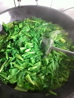 水滾再放入青菜喔!!
(水可放少許鹽跟油可讓青菜更翠綠)