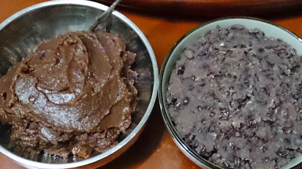 南瓜紫薯蒸軟也趁熱加點糖（不加也可，因為南瓜和紫薯都有甜度）押軟拌均。