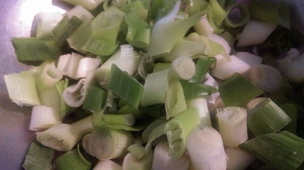 香菇泡水⋯⋯軟後切薄片備用.
蔥切末備用
瓜仔切細粒或薄片（不用泡水）