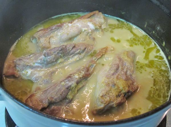 倒入椰奶，繼續熬煮40分鐘。