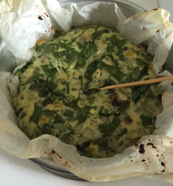 放入預熱後的烤箱，以190度烤40分鐘，以牙籤戳入無沾黏蛋液即可