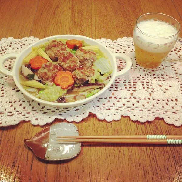 炎熱的天，一盤野菜獅子頭配上一杯生啤酒~超美味&amp;消暑，也很適合深夜食堂唷(未成年請勿飲酒，酒後勿開車)