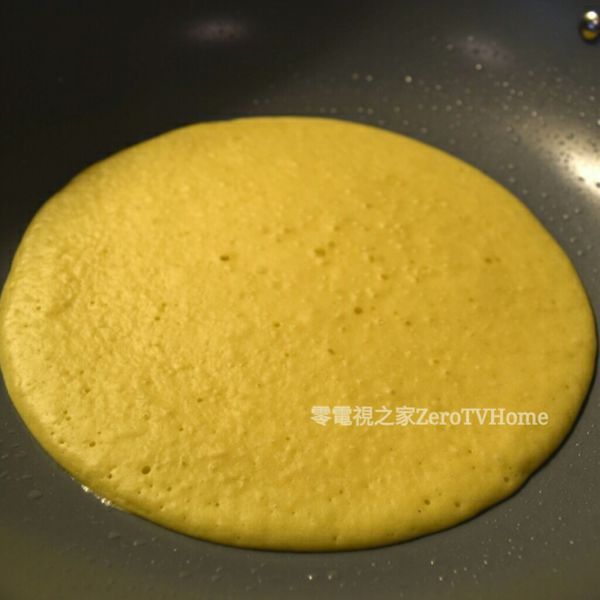 幾分鐘之後，麵糊會膨脹、發泡。