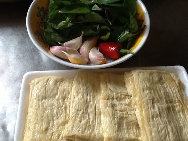 準備食材，整理清洗乾淨。