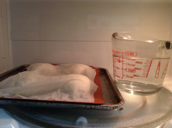 蓋上錫箔紙, 放在烤箱或微波爐溫暖處＋1杯熱水, 進行二次發酵 30-40分鐘 或是等到麵團為1.5-2倍大