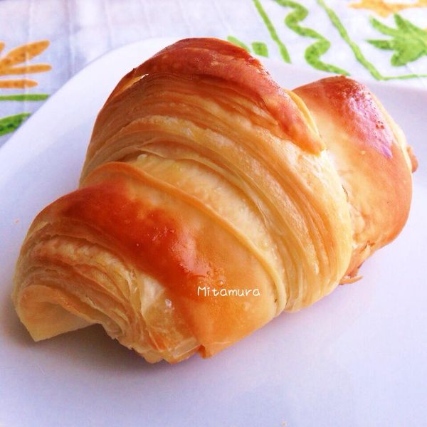 烤箱預熱210度。

可頌表面塗上蛋液後，馬上放入烘烤。（千萬不要有回溫動作喔）

210度3分鐘
200度7分鐘（上鋁紙）
190度10分鐘（拿下鋁紙）
180度5-8分鐘