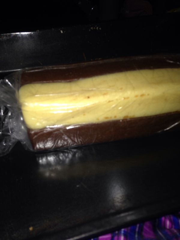 用蛋液黏合，在放入冷凍庫30分鐘