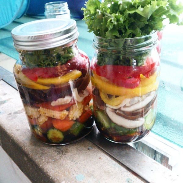 這樣就好囉！可以前一天準備好，冰一個晚上就可以吃了。如果可以中間可以翻轉一下讓醬汁可以浸到每個食材。