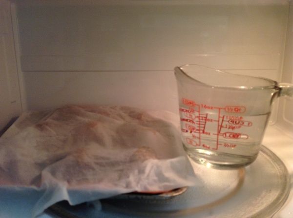 放杯熱水在微波爐內或溫暖處. 放置等鬆弛20