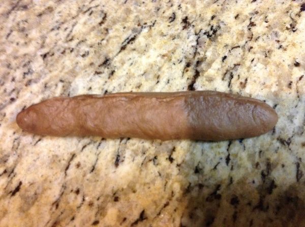 收口處捏緊成為一個橄欖長形麵團