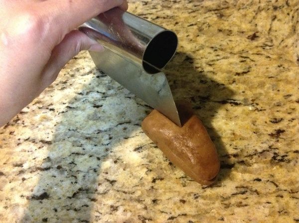 用刀沿中間切開