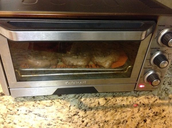 放入已預熱 350 degrees °F =177 degrees °C 的烤箱內.