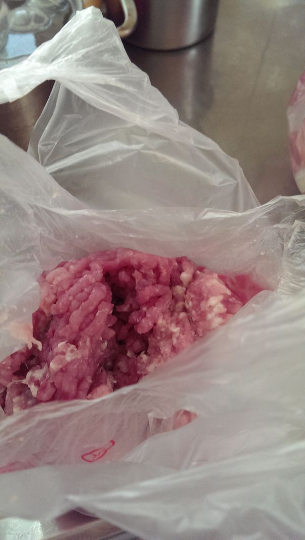 將所有食材與調味料絞伴均勻