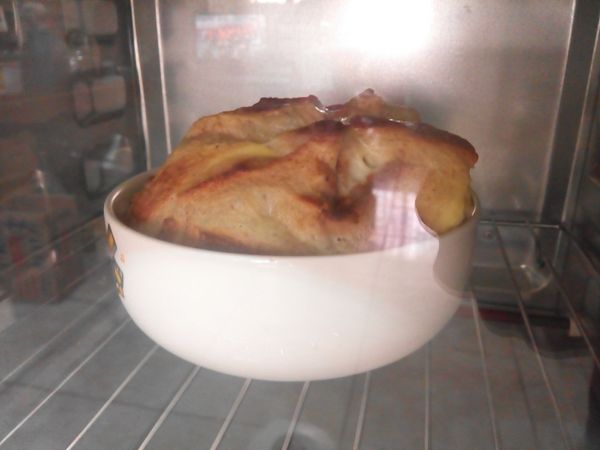 入烤箱180度烤約30分至膨脹鼓起，或呈金黃色就可以出爐啦~~~
(每家烤箱溫度不一 請斟酌時間)