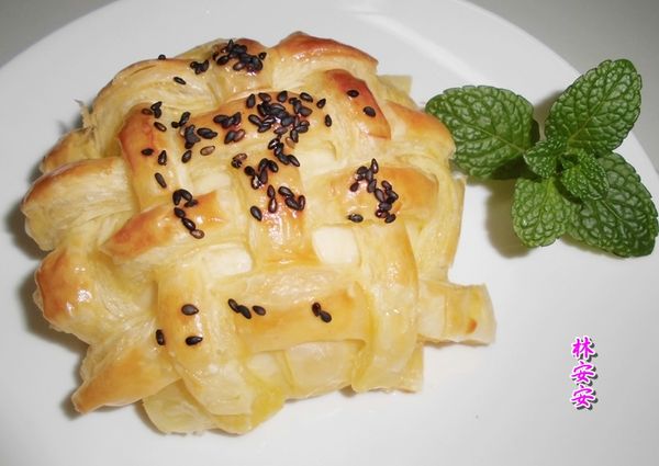 這樣的起酥肉鬆麵包,質感是不是很不一樣,一起來做吧!