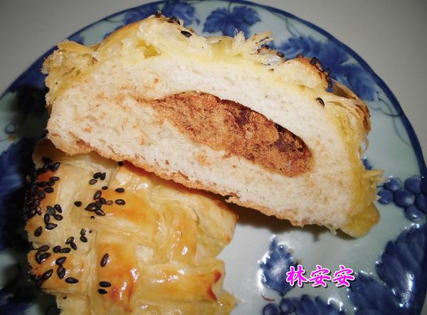 這樣的起酥肉鬆麵包,質感是不是很不一樣,一起來做吧!