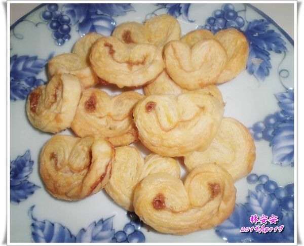 刷蛋白＋糖粉＋黑糖成品。
安安烤溫參考：180度15分。