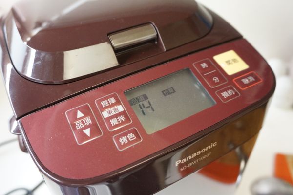 約莫過50分鐘會聽到"嗶嗶"聲，螢幕上會顯示"作業"字樣。