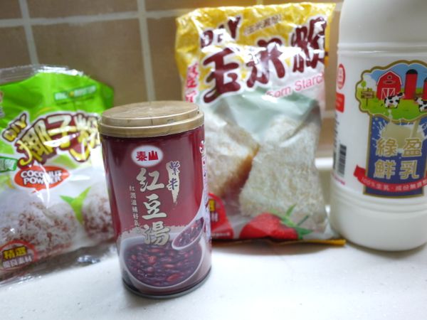 備料.取一個寛淺的容器,鋪上烘焙紙