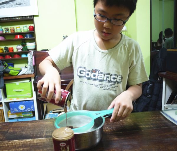 將紅豆和湯分開,取150cc 的湯備用