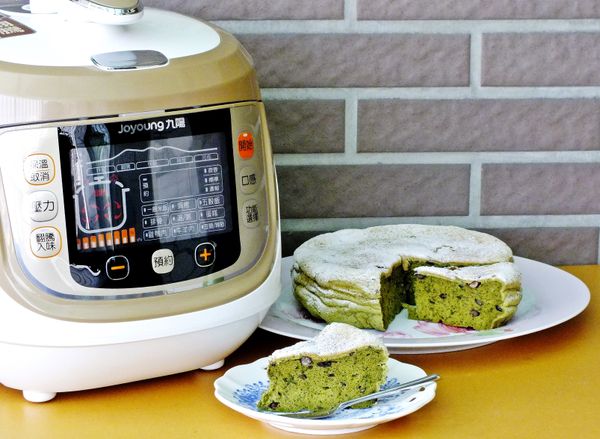 九陽翻騰智慧全能鍋,具有獨家翻騰技術,利用氣壓變化翻炒食材更入味,簡單可拆式內蓋,輕鬆拆洗好安心。具有13種料理功能選擇,24小時智能預約,美味料理更快速方便。