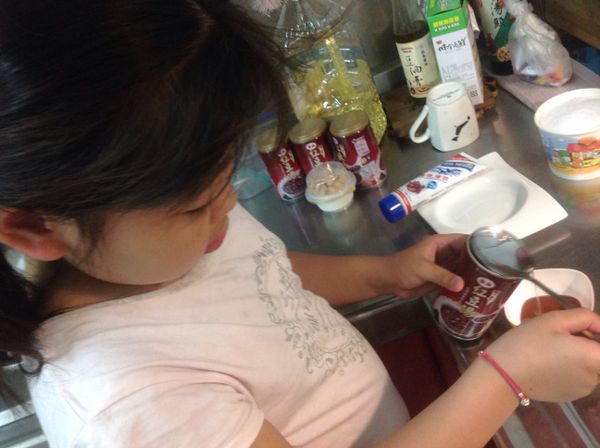 先把泰山紫米紅豆湯瀝乾備用