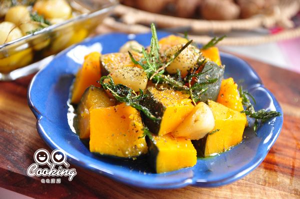 香甜的南瓜塊，搭配自製風味油，真的超級美味!