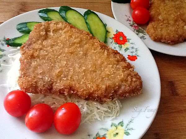 起鍋盛盤，可依個喜好撒上少許的七味粉或美奶滋。