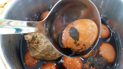 隔夜之後再煮滾一下，
試試看鹹度可以的話香噴噴的烏龍茶葉蛋就完成了:D