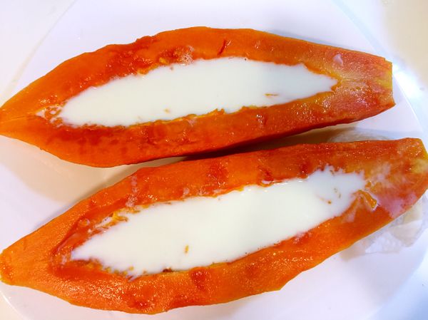 放入泡軟的吉利丁片攪拌均勻，放涼