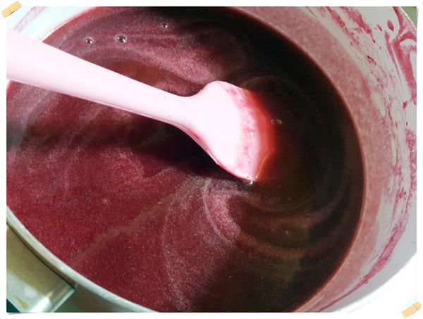 將1加入砂糖用中小火煮至80度離火(邊緣起泡泡)過程要攪拌以免燒焦