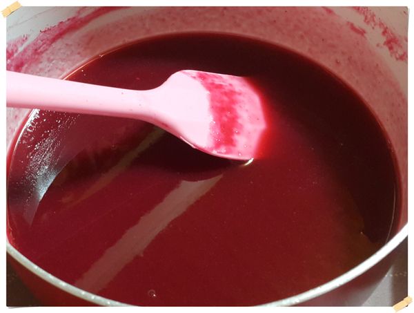 趁熱加入2,攪拌至2完全融化,放涼備用