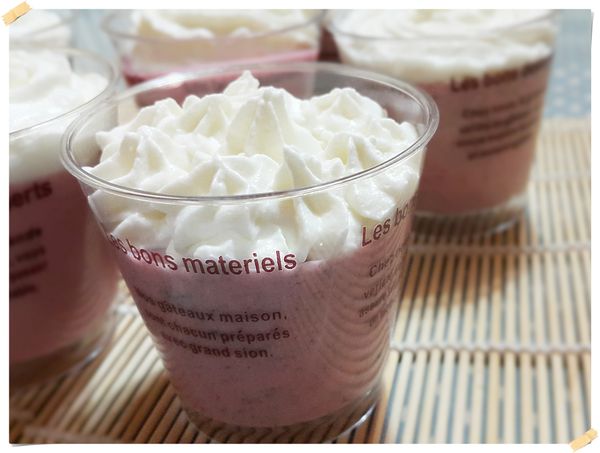 鮮奶油真的好難擠的美啊.....