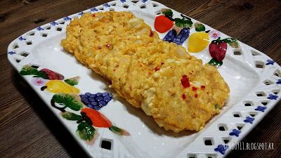 豆腐泡菜煎餅두부김치전，
配上醬油或是個人喜歡的醬料也很好吃喔！