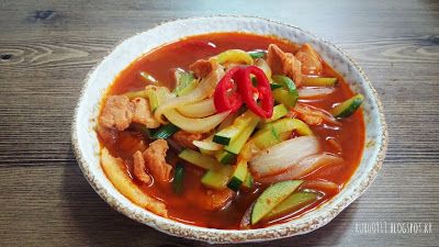 當然還可以加些生薑或是蒜頭之類的食材，
怕辣的人不要加辣椒也可以喔！