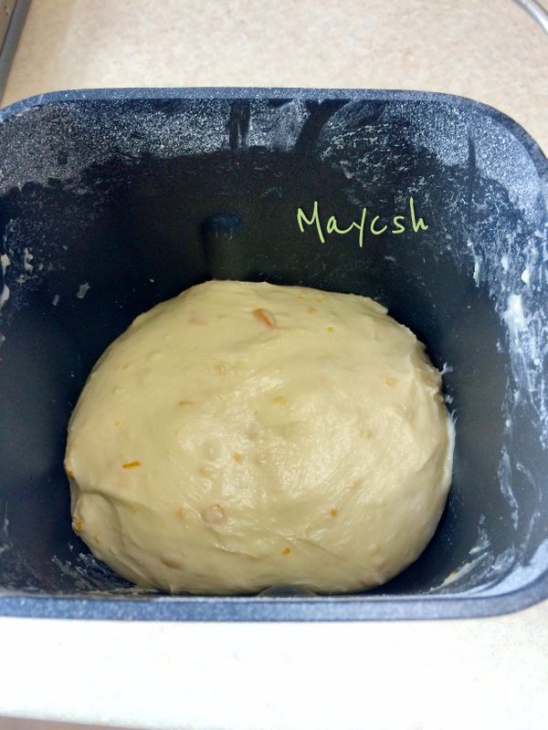 所有材料放入，麵團揉至光滑有薄膜（我用小P行程30一次）