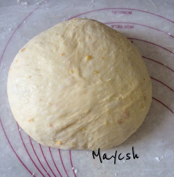 取出麵團排氣滾圓鬆弛20分