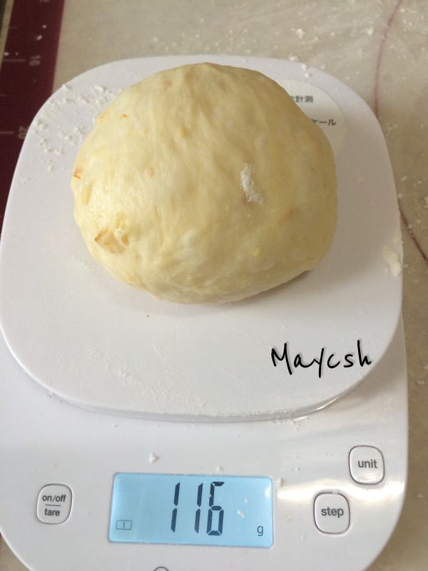 分割成六個麵團，我每個116克