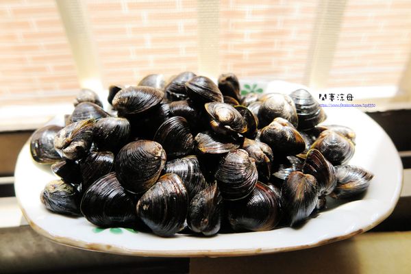 神奇的黑蜆：
含有豐富的蛋白質、鈣、磷、鈉、鉀、少量牛磺酸、維生素等成分.. 本草綱目記載:蜆，主治開胃、壓丹石藥毒、去爆熱、明目、利小便、解酒毒及解濕毒、治目黃，為護肝食譜解毒效能，比黃金蜆營養多一倍，在日本銷路相當好!