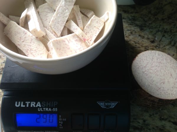 芋頭約稱重約300g