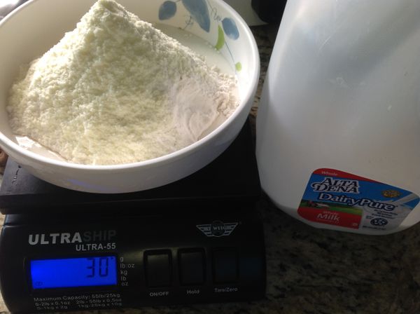 芋頭麵團碗: 加入鮮奶或水適量（約40g ); 地瓜麵團碗: 加入鮮奶或水適量（約50g)